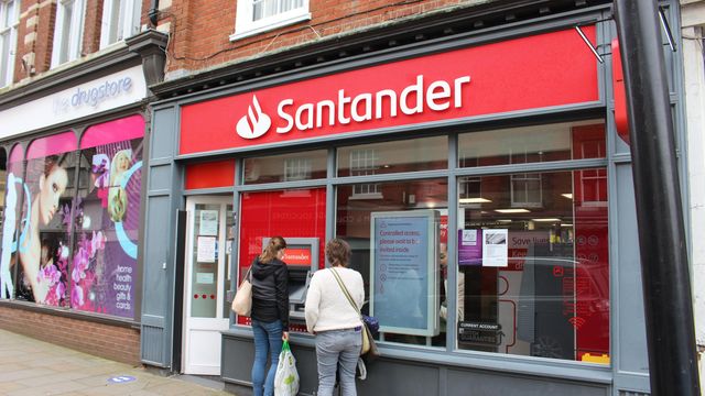 Santander says sorry after outage of phone, branch, online, card services