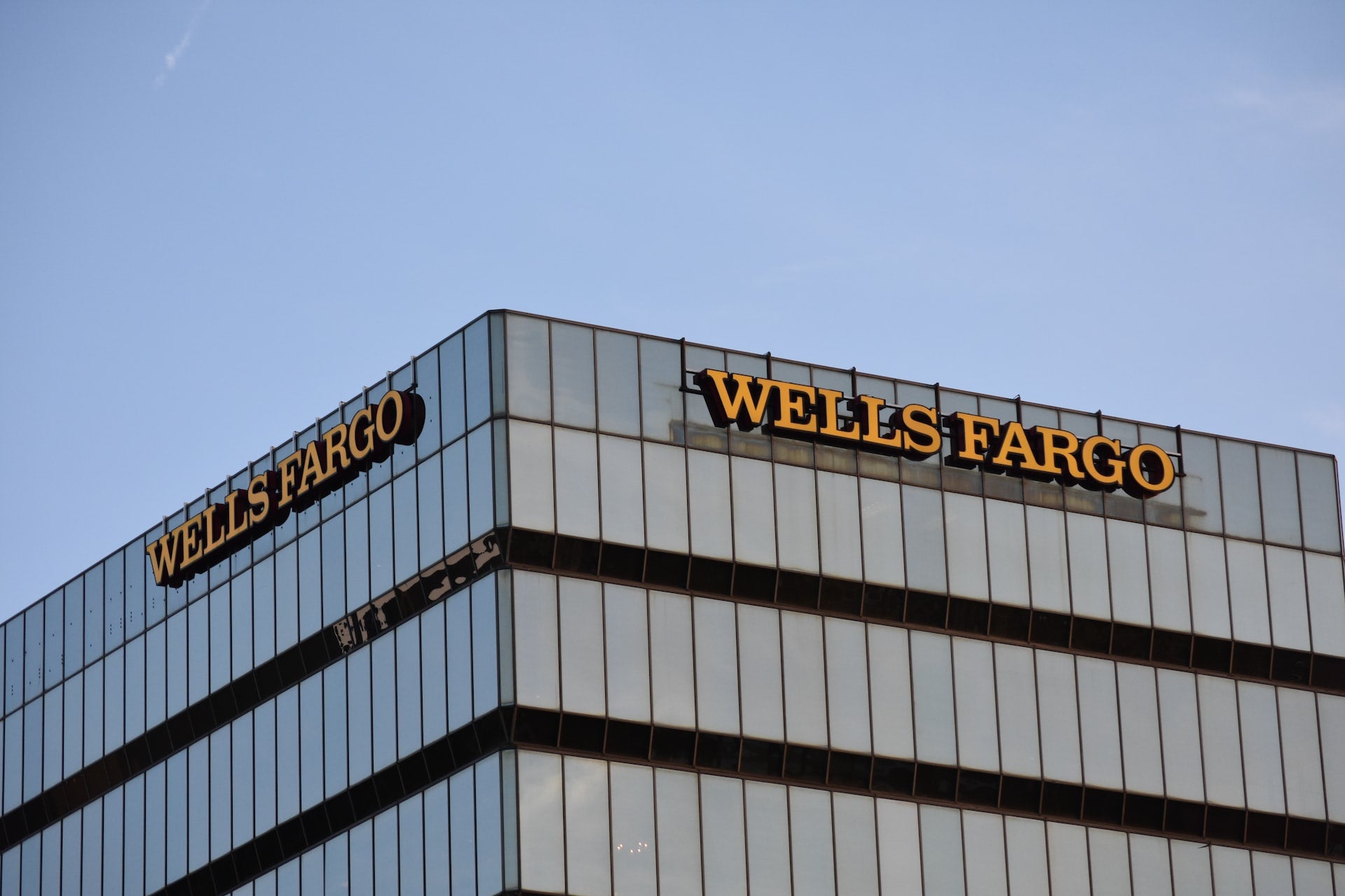 Wells Fargo Fires Hundreds Morte Bankers